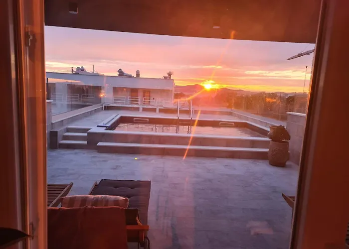 Queen ゲストハウス 3*